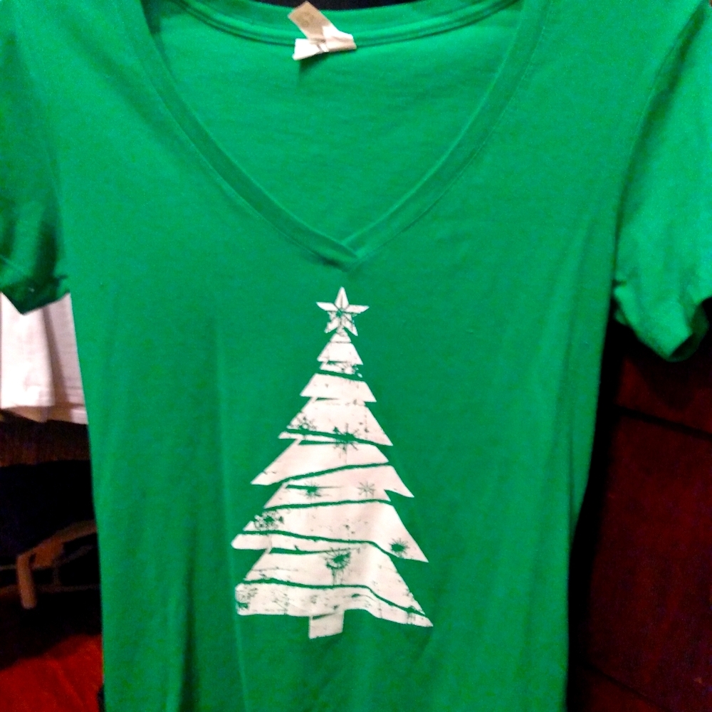 2/$20 Green v-neck w/ Xmas tree Holiday tee